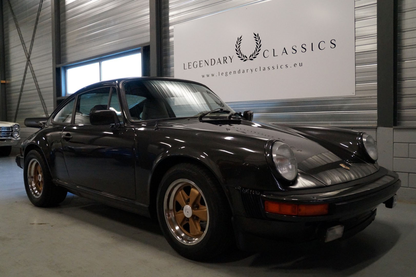 Koop een Porsche 911 Weissach Edition   bij Legendary Classics 